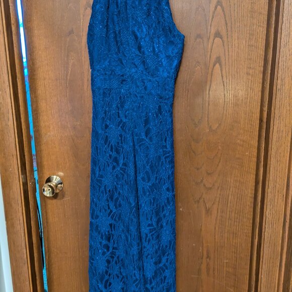 Lace Gown - Picture 2 of 3